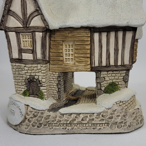 David Winter Cottage - 1991 Fred's Home - Picture 3 of 15